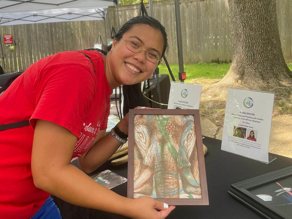 Biology Fellow Mia Harris ’23 and Memphis Zoo’s Elephant Matriarch